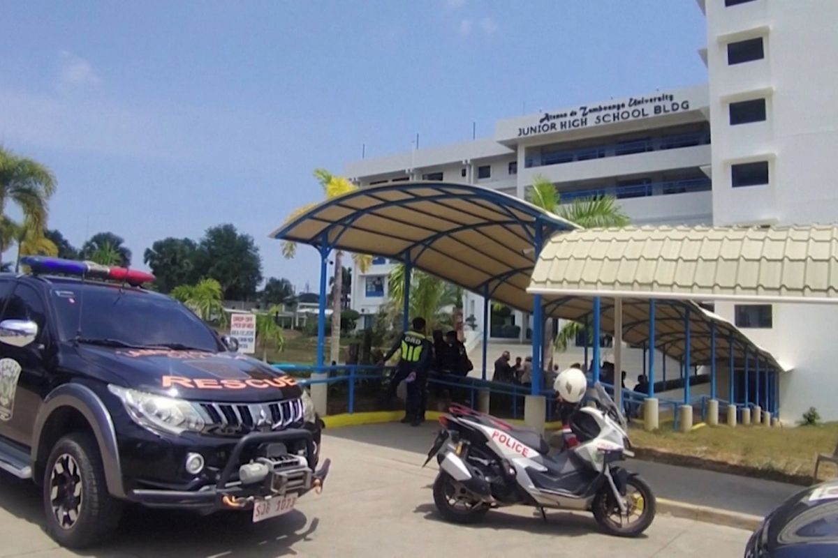 Střelba na filipínské škole. Mladík zastřelil spolužáka a pak sebe