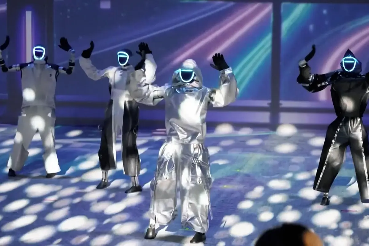 Robotika a popkultura v jednom. Humanoidi se představili jako nové hvězdy K-popu