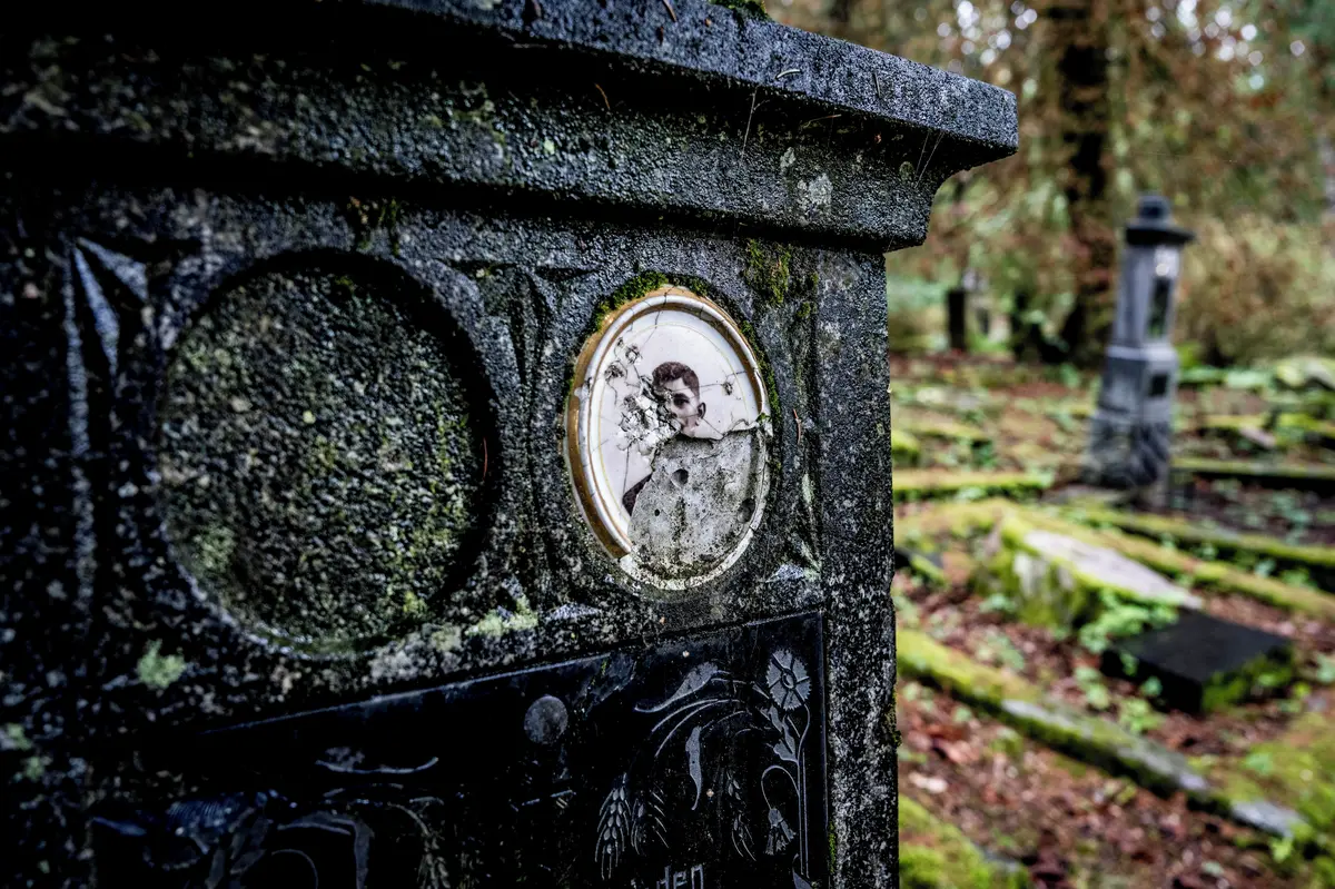 FOTO: Tajemný hřbitov u hranic, střílelo se tu i na mrtvé