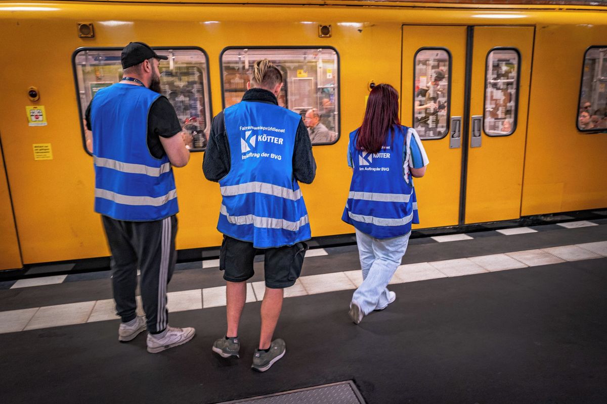 Černým pasažérům v Berlíně pomáhá mobilní aplikace. Uživatelé se navzájem varují před revizory