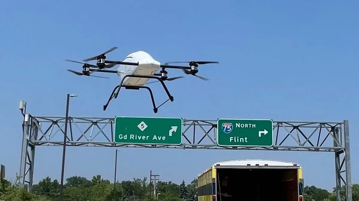 Dealer Fordu začal doručovat díly do servisu pomocí dronů