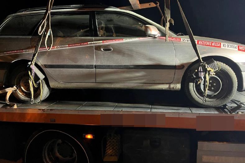 Policisté v Praze chytli namol opilého řidiče, nechali mu odtáhnout auto