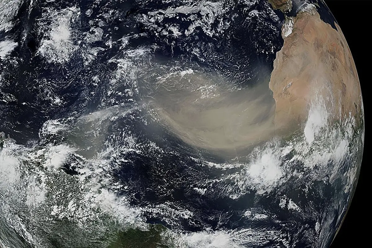 V atmosféře je méně prachu. Mohlo by to přispívat ke globálnímu oteplování