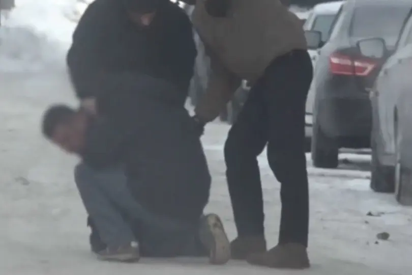 Rusové poslali na 14 let do vězení muže, který Ukrajincům posílal fotky hrobů