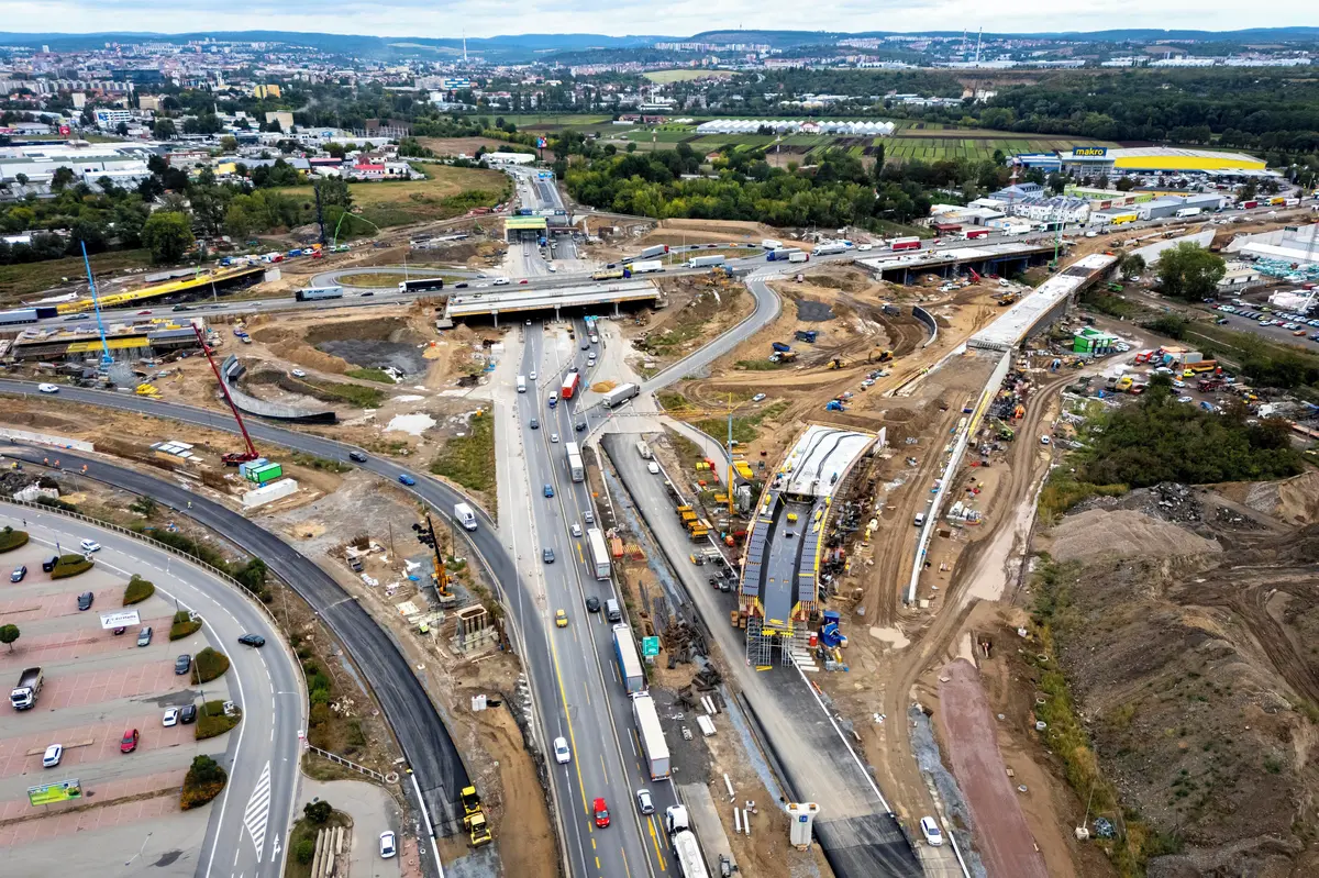 FOTO: Nejvytíženější křižovatka Česka kompletně mění svoji podobu