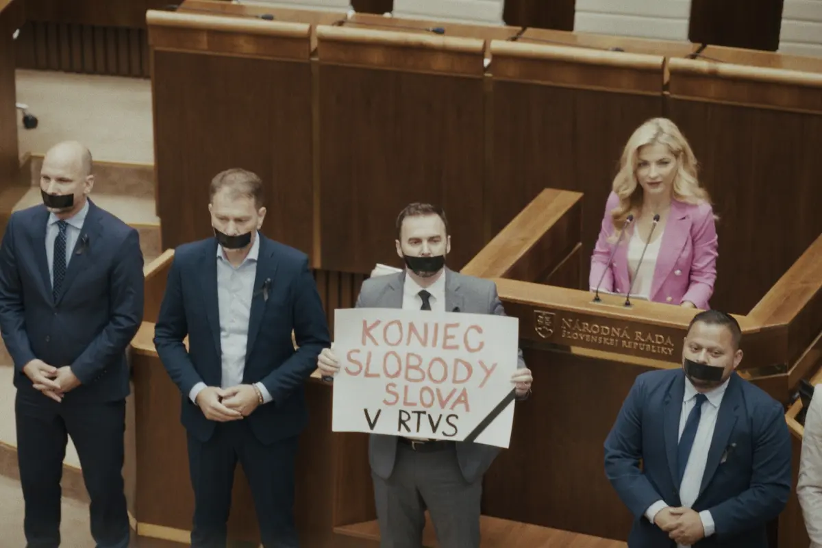 Vzkaz slovenských novinářů do Česka: Pokud ještě můžete zesílit svůj odpor, zesilte ho