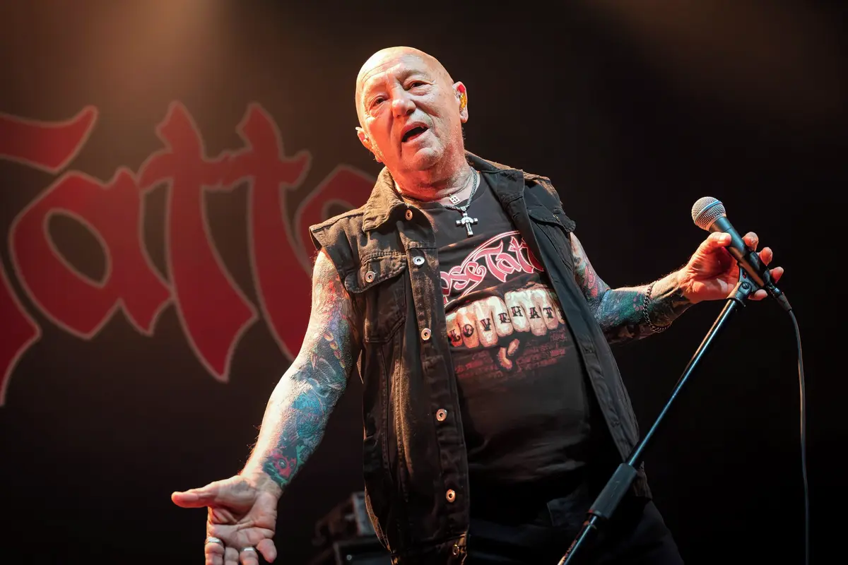 Zemřel Angry Anderson, zpěvák kapely Rose Tattoo