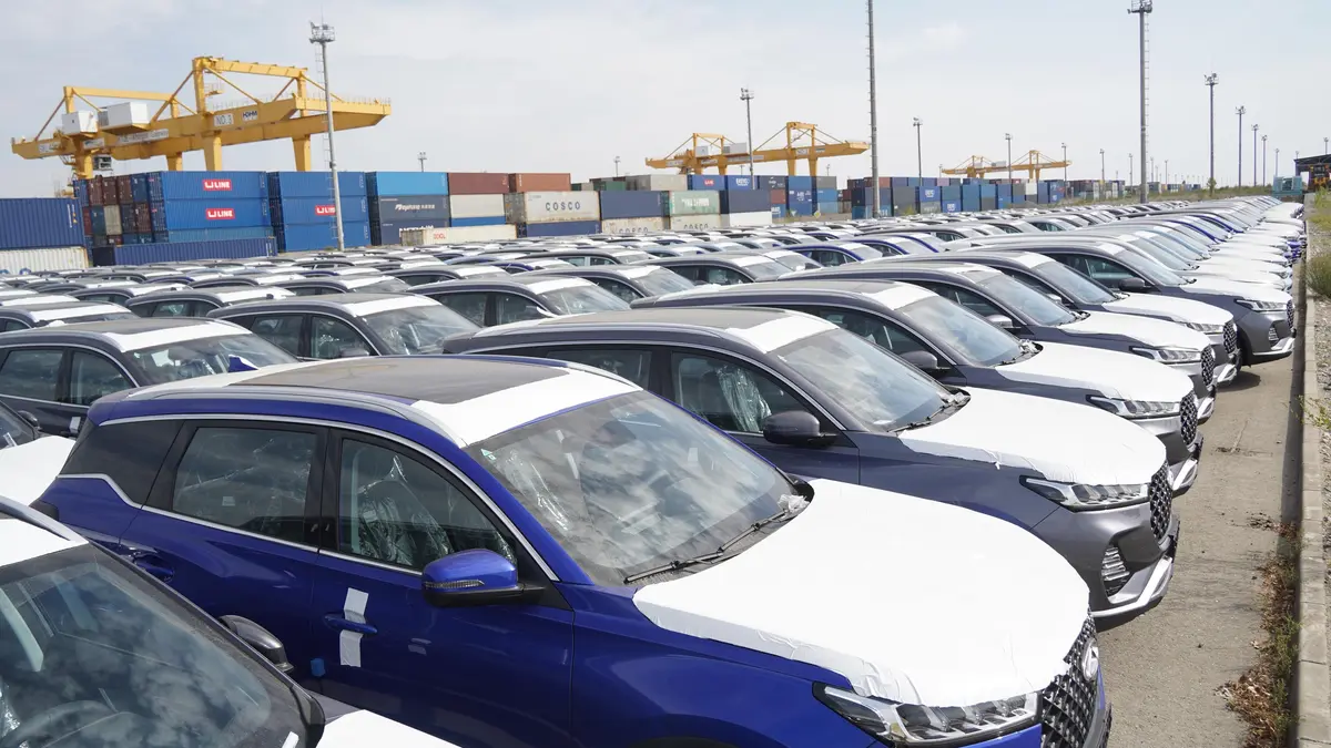 Americké automobilky žádají trvalý zákaz čínských aut. Obávají se špionáže