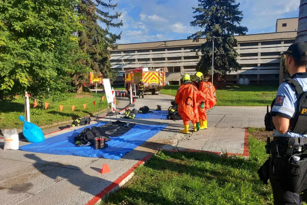 V nemocnici na Brněnsku unikla žíravina, jeden zraněný