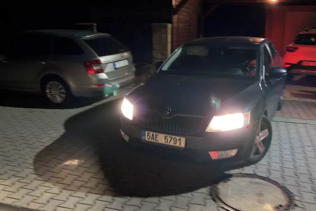 Po zátahu v Nymburku policie zadržela pět lidí