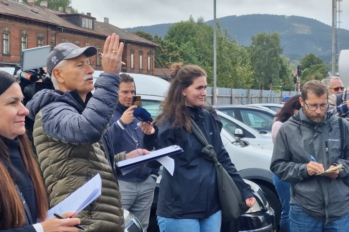 Autovraky šly v dražbě na dračku. Cena za havarovaného Land Rovera se vyšvihla až na 153 tisíc