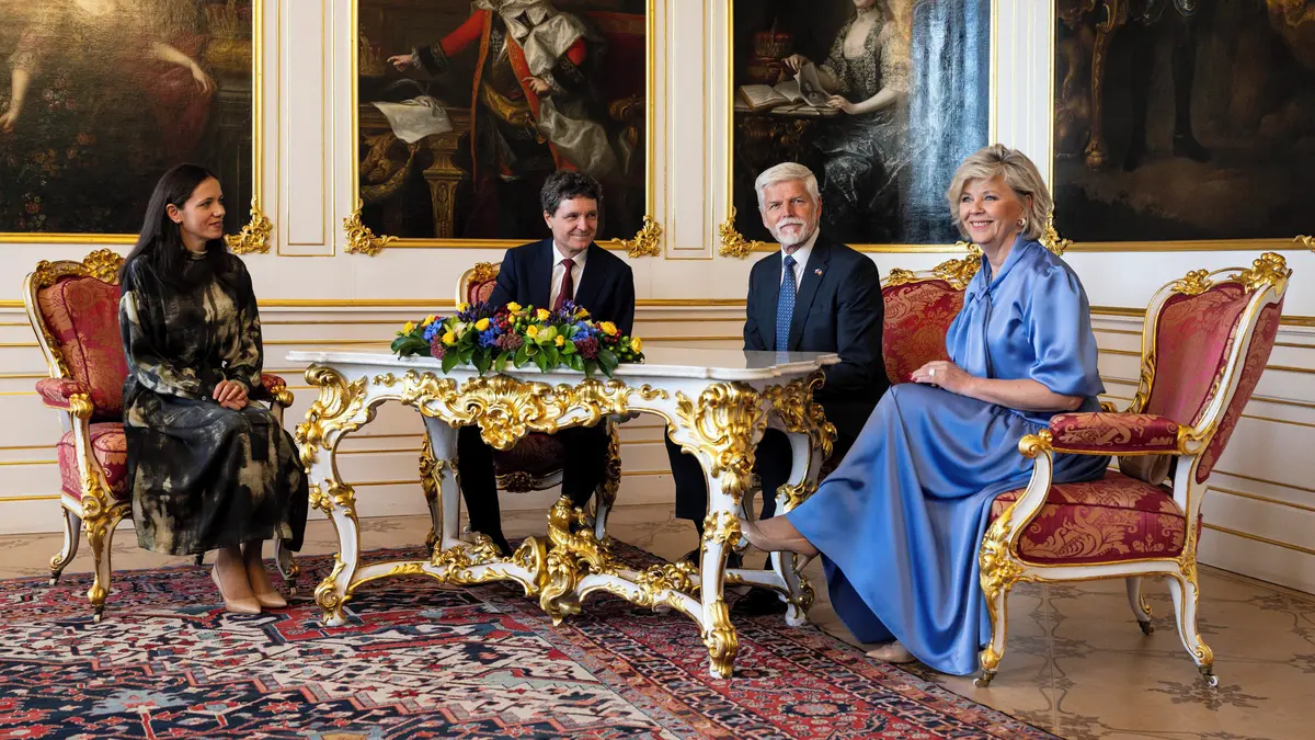 Eva Pavlová opět zářila na Hradě. Na návštěvu rumunského prezidenta zvolila elegantní bleděmodré šaty