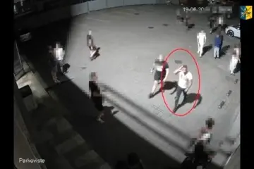 Tři muži unesli mladíka od diskotéky ve Zlíně do lesa. Policie hledá agresora z videa
