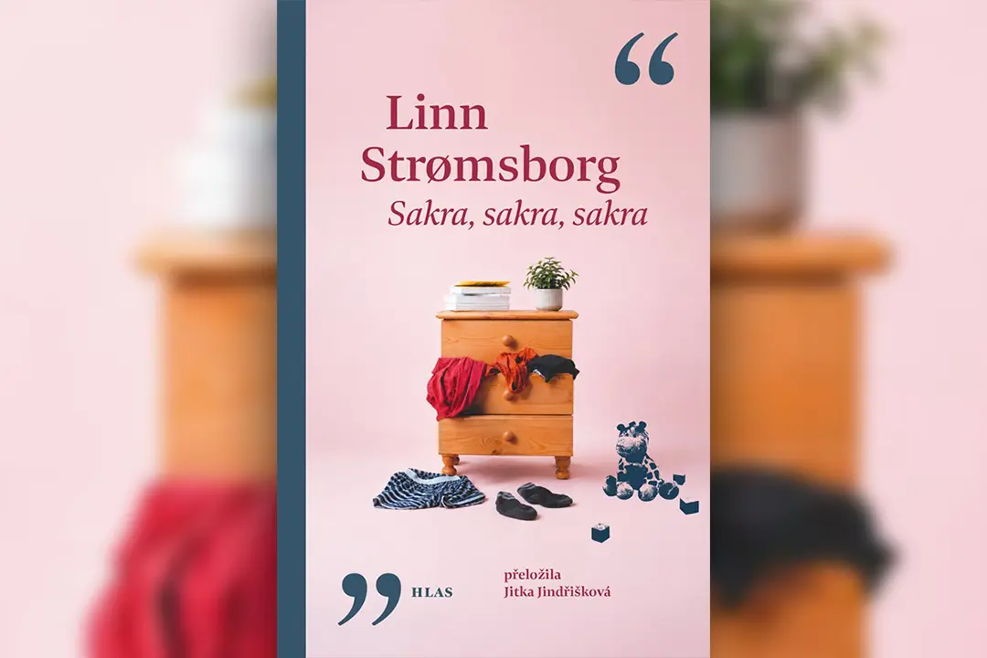 RECENZE: Přetížená matka je tikající bomba, hřímá novela Sakra, sakra, sakra