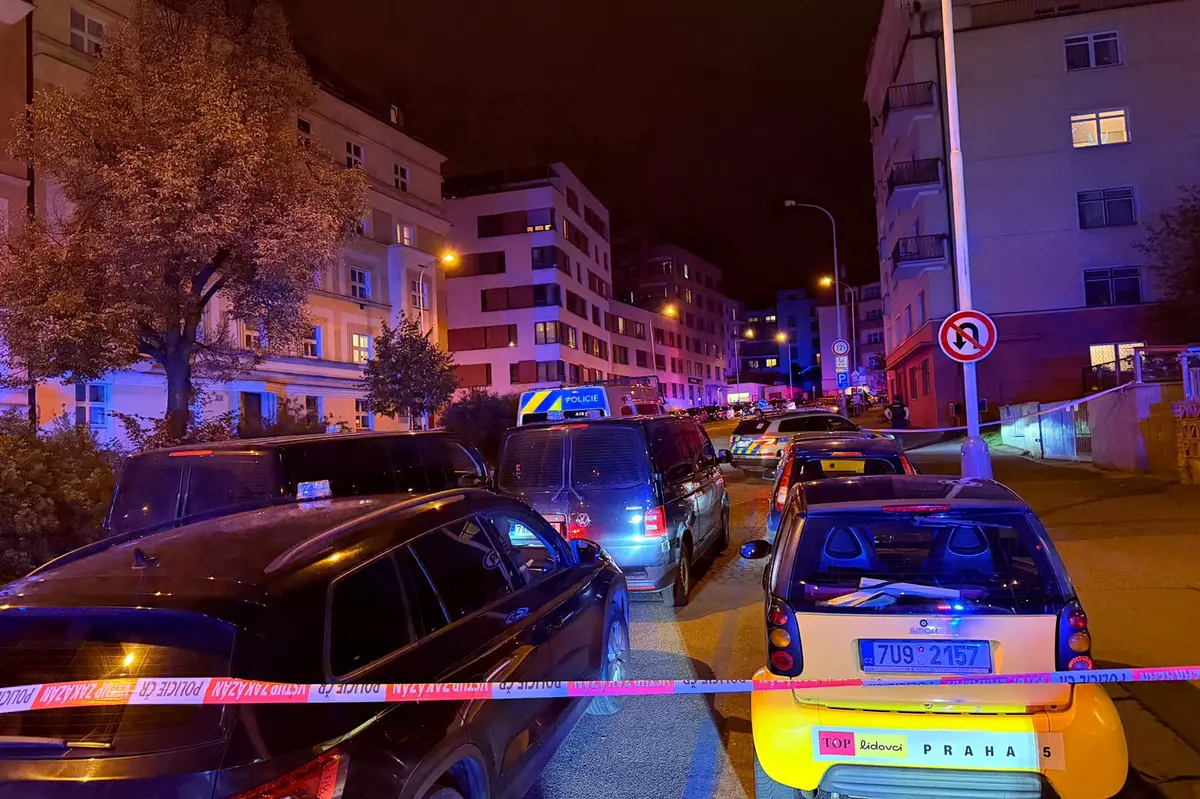Muž střílel v Praze z okna pistolí ráže 9 milimetrů