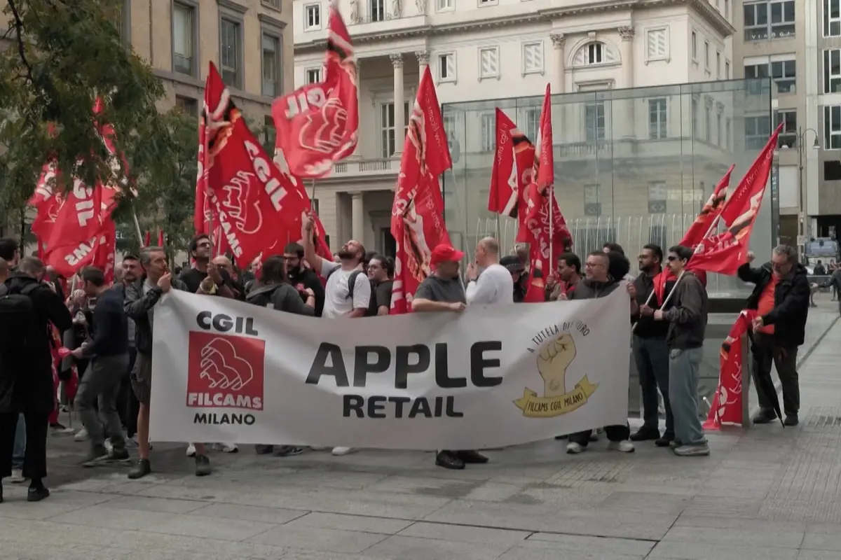 Zkazili premiéru nových iPhonů. Zaměstnanci Applu v Itálii stávkovali