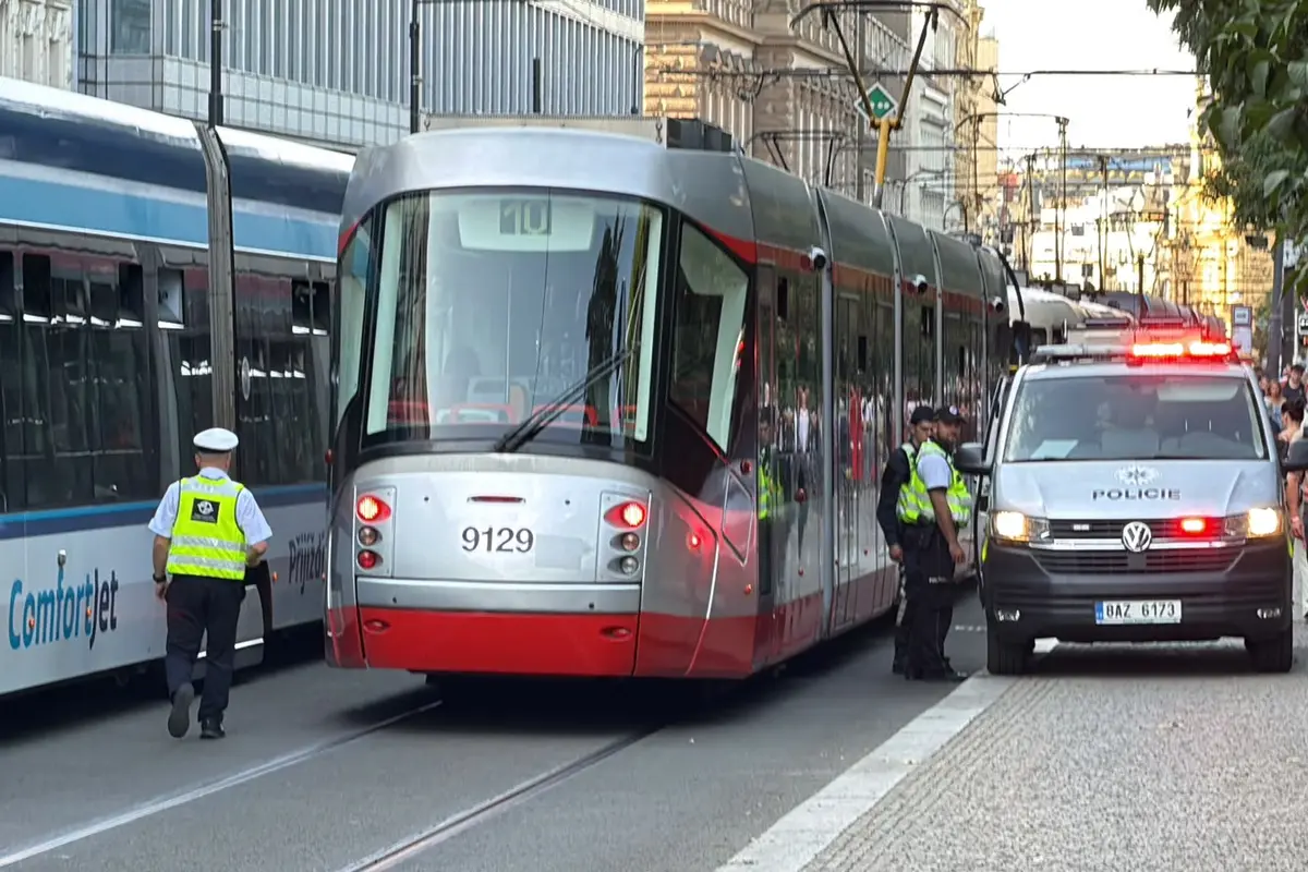 Tramvaj v centru Prahy srazila čtyřleté dítě