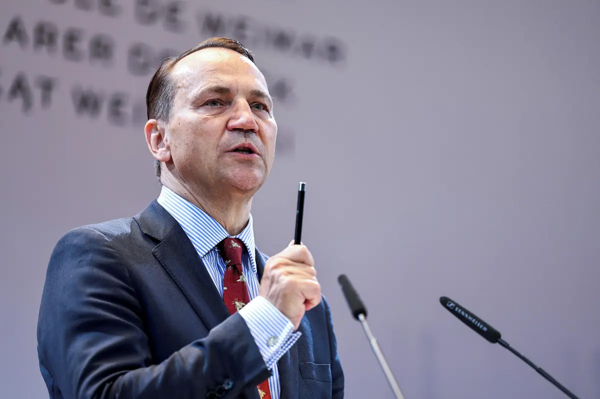 Rusko bychom velmi rychle porazili, prohlásil polský ministr zahraničí Sikorski
