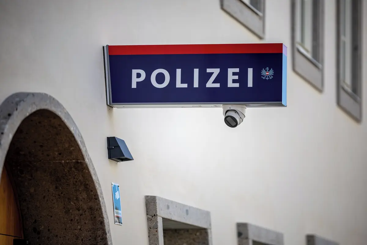 V Rakousku zadrželi čtyři dívky podezřelé z přepadení obchodu v Břeclavi