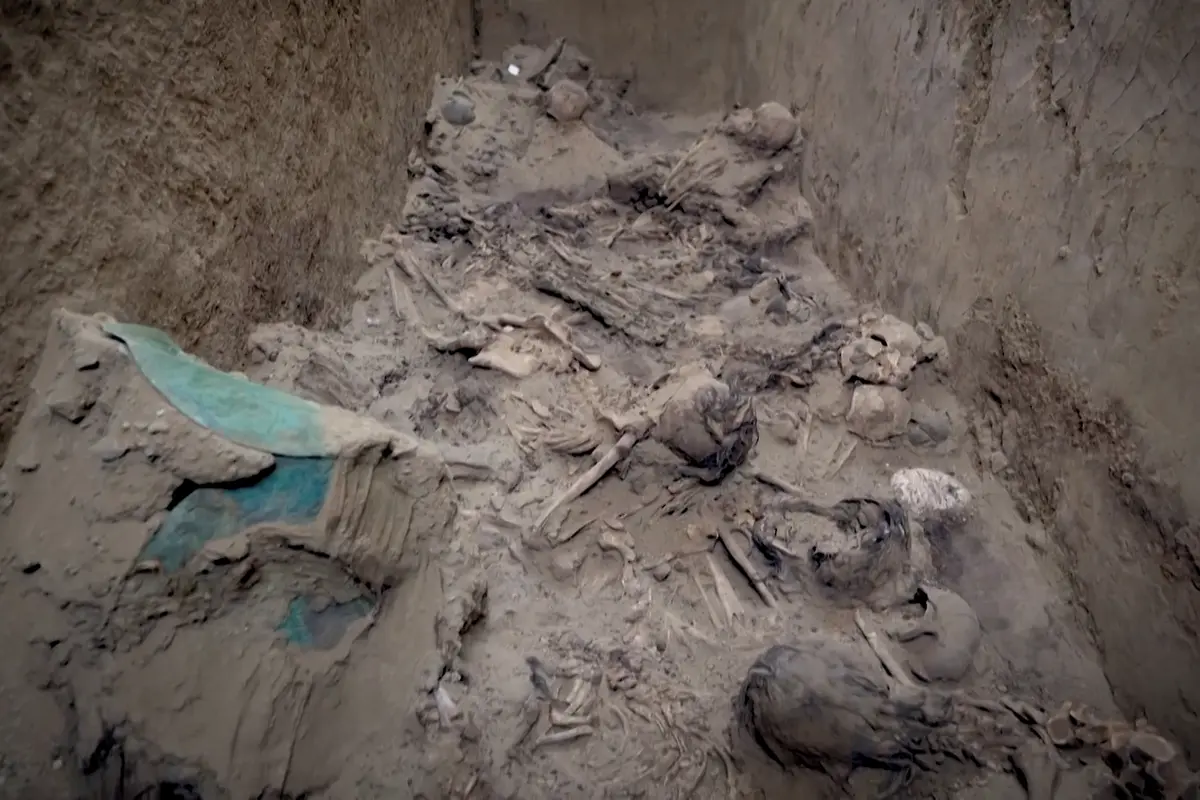 Peruánští archeologové odkryli téměř nedotčenou hrobku kultury Chimú