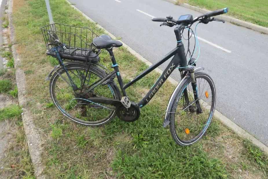 Opilý senior na elektrokole trefil v Mohelnici hlavou sloup, skončil v nemocnici