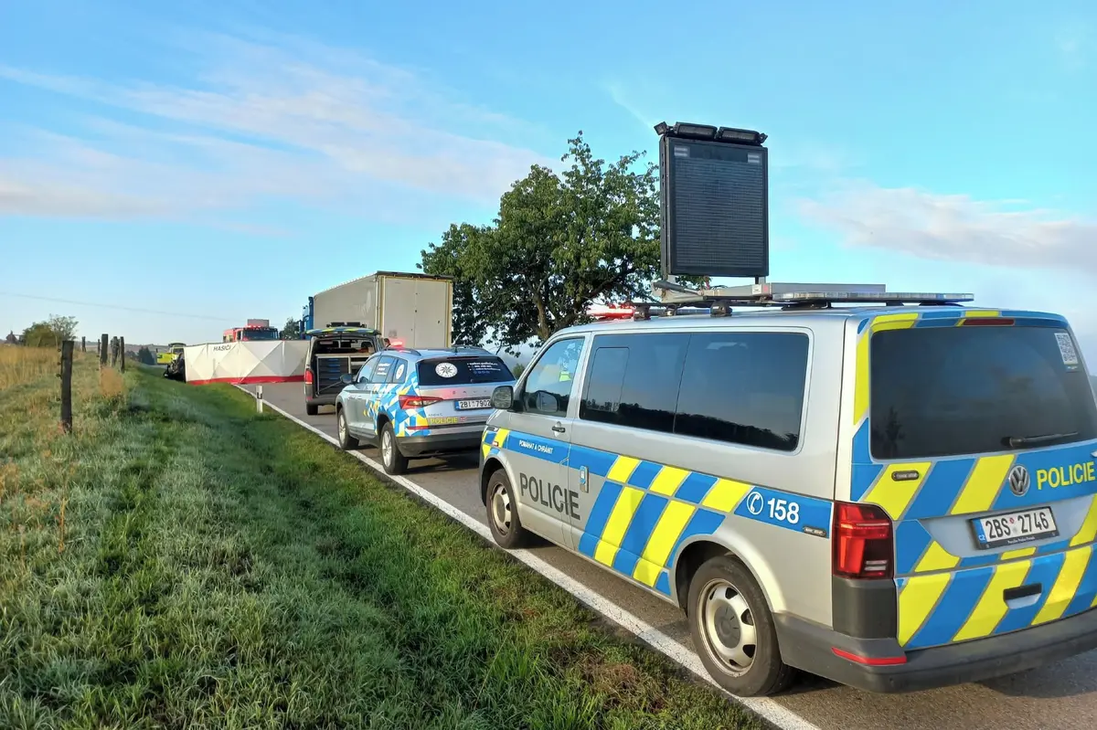 Řidička vjela na Brněnsku přímo pod kamion, na místě zemřela