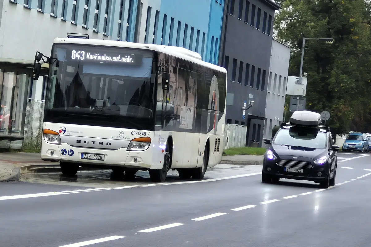 Revizoři na severu Moravy budou natáčet kontroly ve vlacích a autobusech