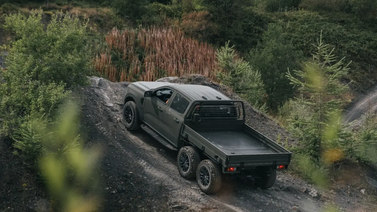 Ford představil šestikolový pick-up Ranger