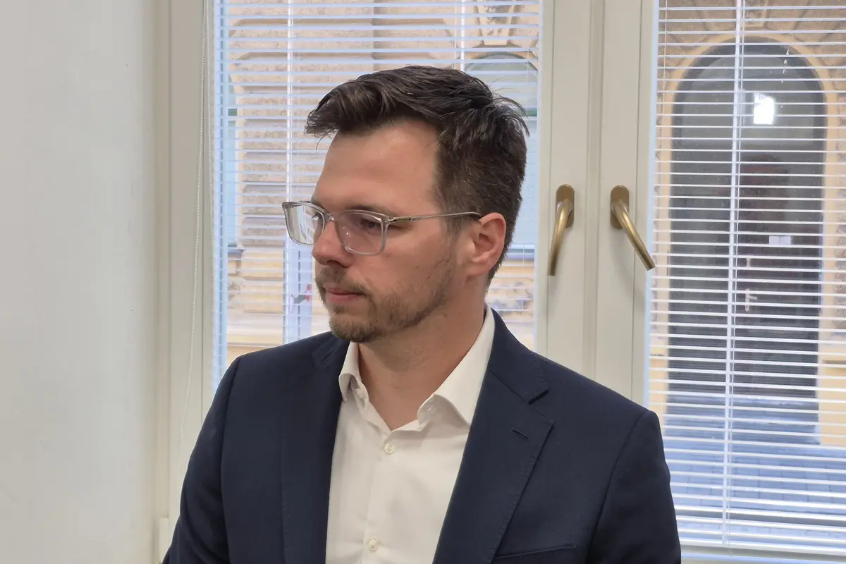 Zázračné dítě, nebo miliardový podvod? Tisíce investorů stále čekají na vrácení svých peněz
