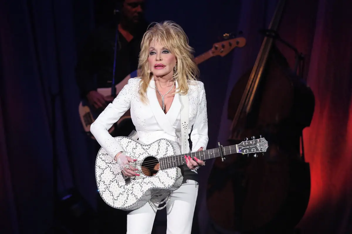 Dolly Parton nahrála před svou smrtí píseň s U2. Kapela ji vydá na novém albu