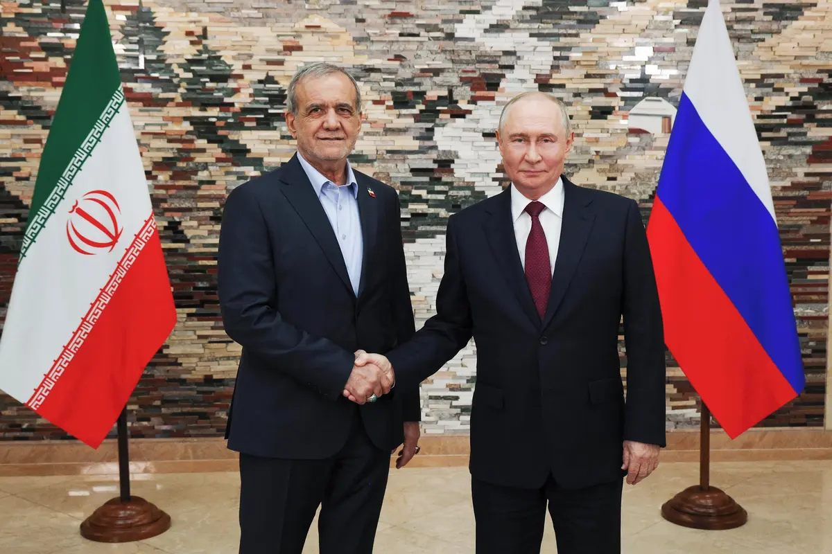 Putin si s íránským prezidentem notoval o spolupráci. Trumpovi navzdory