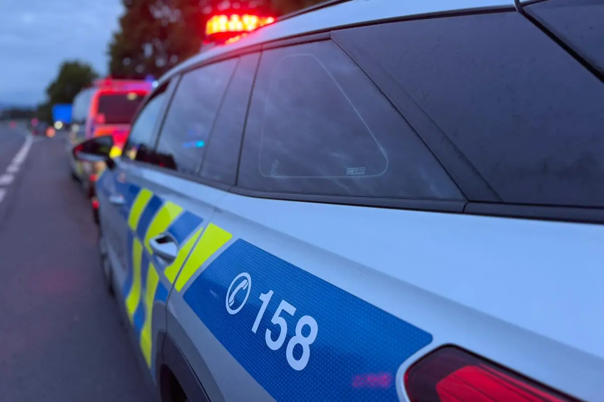Tragická nehoda u Chebu. Auto srazilo chodce, na místě zemřel