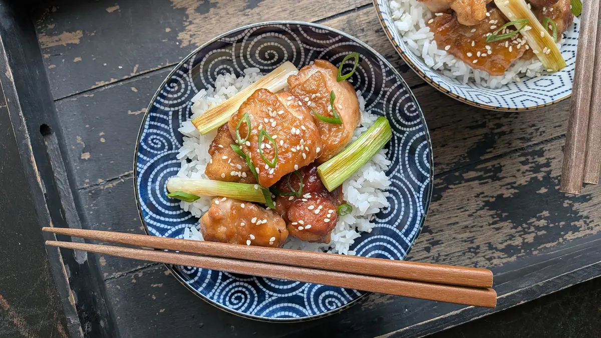 Recept na japonské kuře jakitori: Šťavnatá stehna v dokonalé omáčce připravíte za půl hodiny