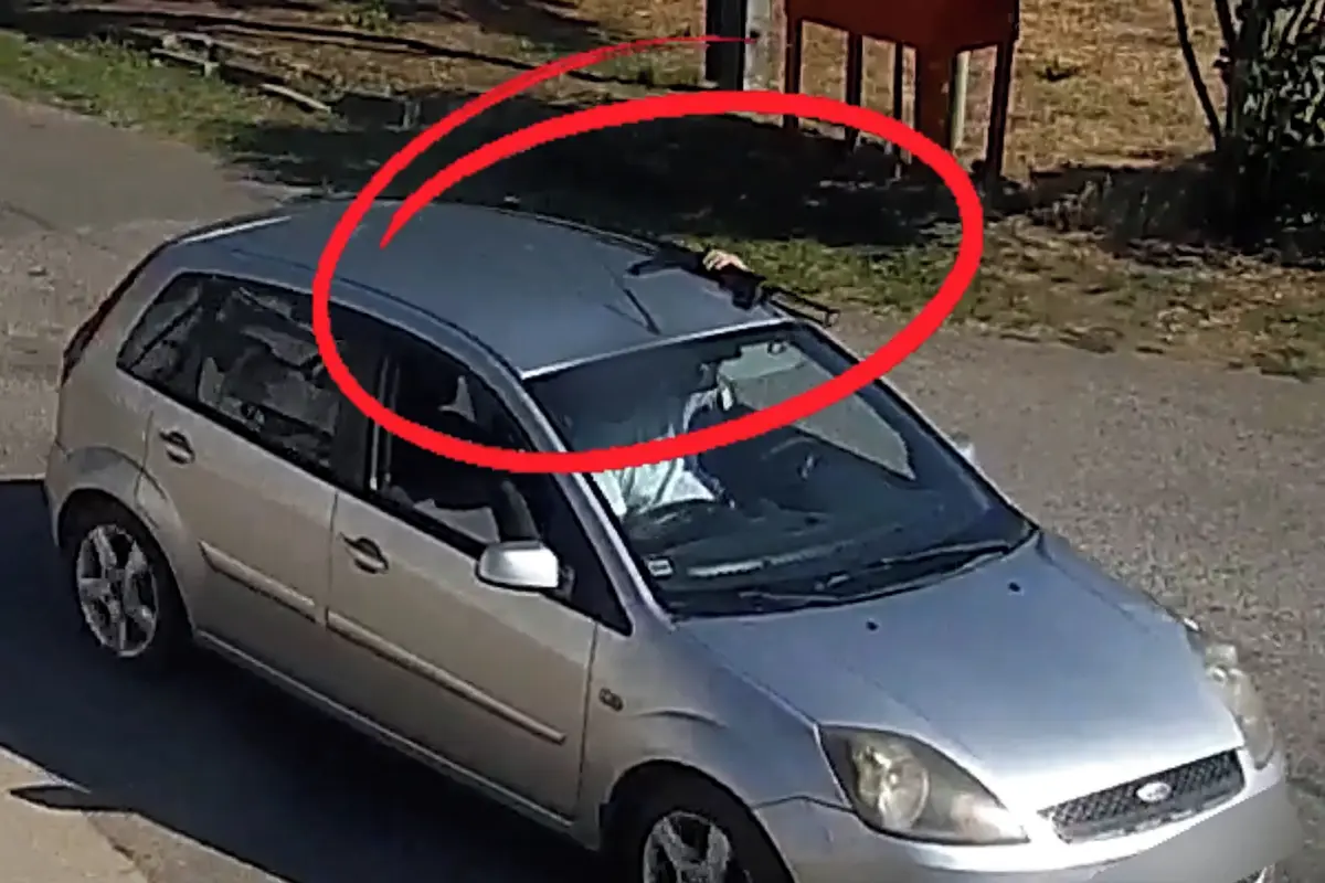 Na střeše auta měl samopal a vyhrožoval lidem. Policie v okrese Trebišov zatkla agresora