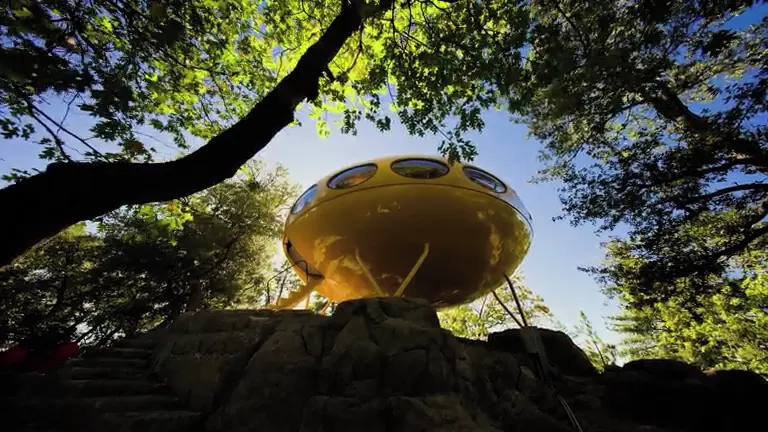 Vypadá jako UFO a byl vizí, jak bude lidstvo bydlet. Nyní je na prodej za 32,5 milionu korun