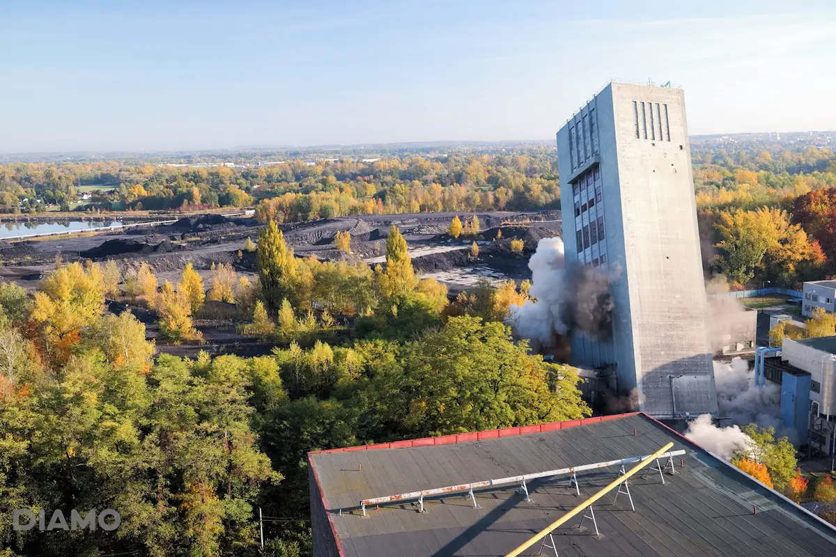 Odstřel věže bývalého Dolu ČSA z ptačí perspektivy