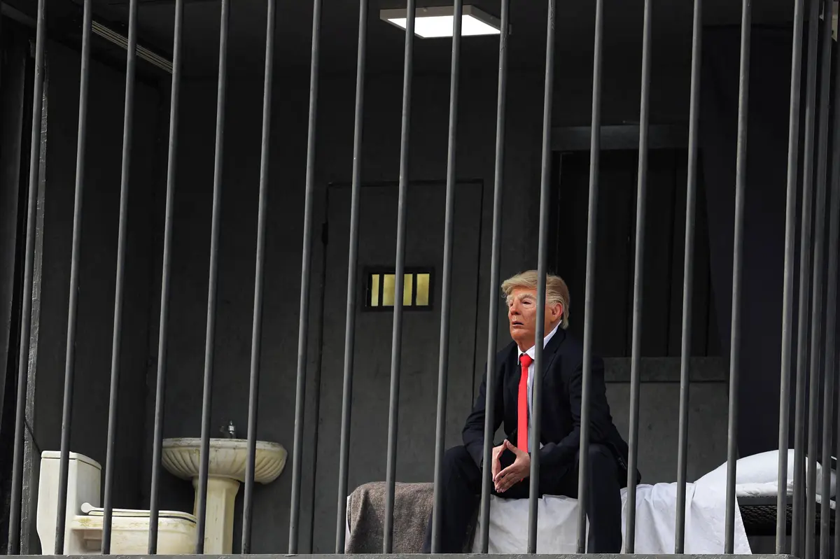 Íránci se baví imitací Trumpa ve vězeňské cele