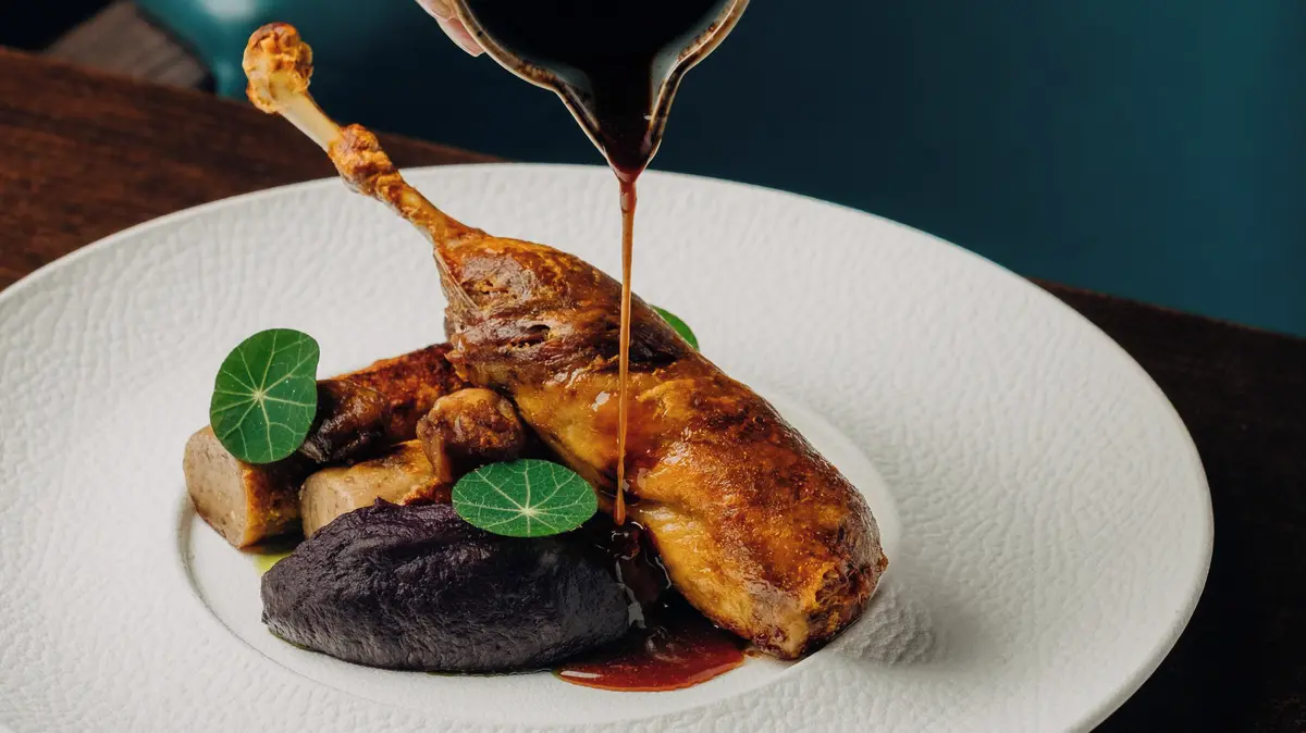 Slanina s čokoládou i gratinované ústřice. Pražské restaurace nabízejí odvážné chuťové kreace