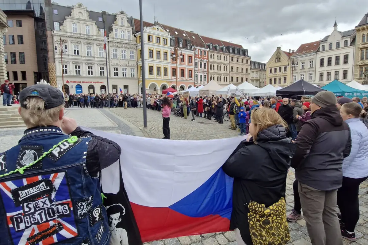 V Liberci a Českých Budějovicích proběhly protesty na podporu ČT a ČRo