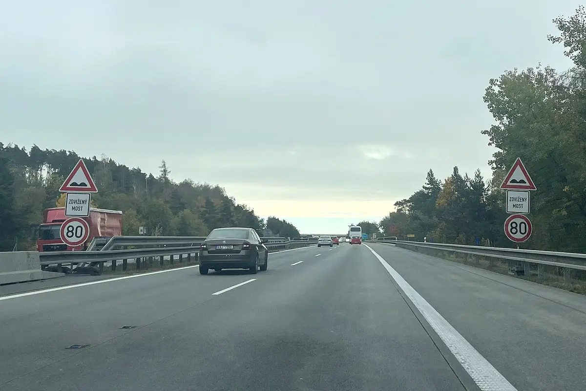 ŘSD opravuje dva dálniční mosty na Vysočině, dělníky řidiči neuvidí