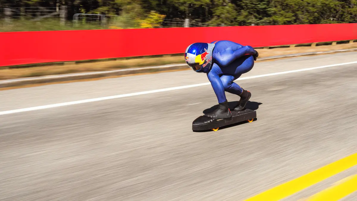 Skateboardista pokořil rychlost 150 km/h. Chtěl jsem vědět, jaký je to pocit, řekl