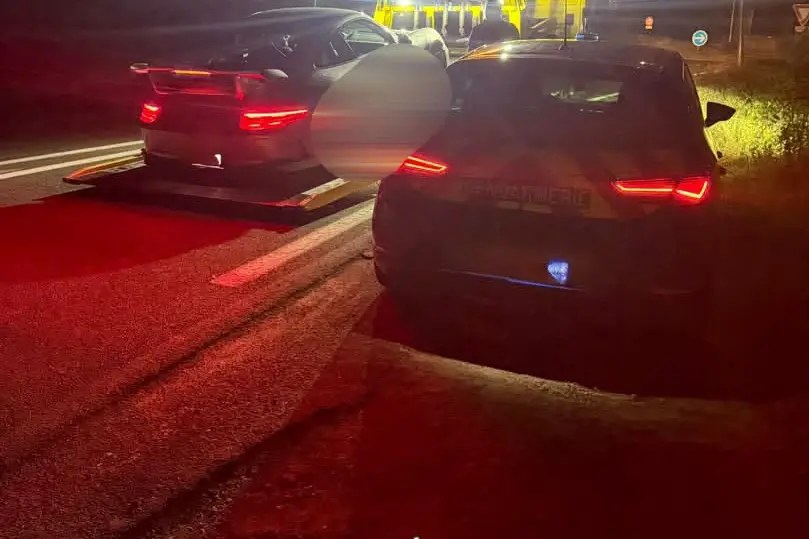Švýcar se svým Porsche trhl francouzský rekord. Hrozí mu tři měsíce vězení a mastná pokuta