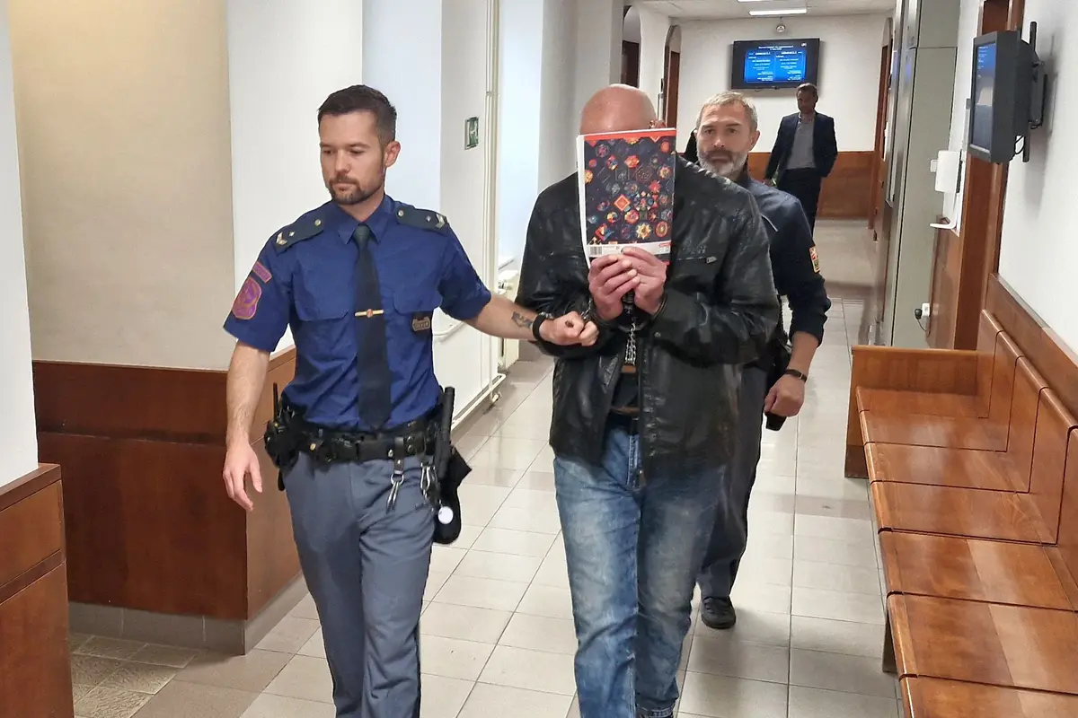 Známou přivázal k posteli a opakovaně ji znásilňoval. Soud mu potvrdil 14 let