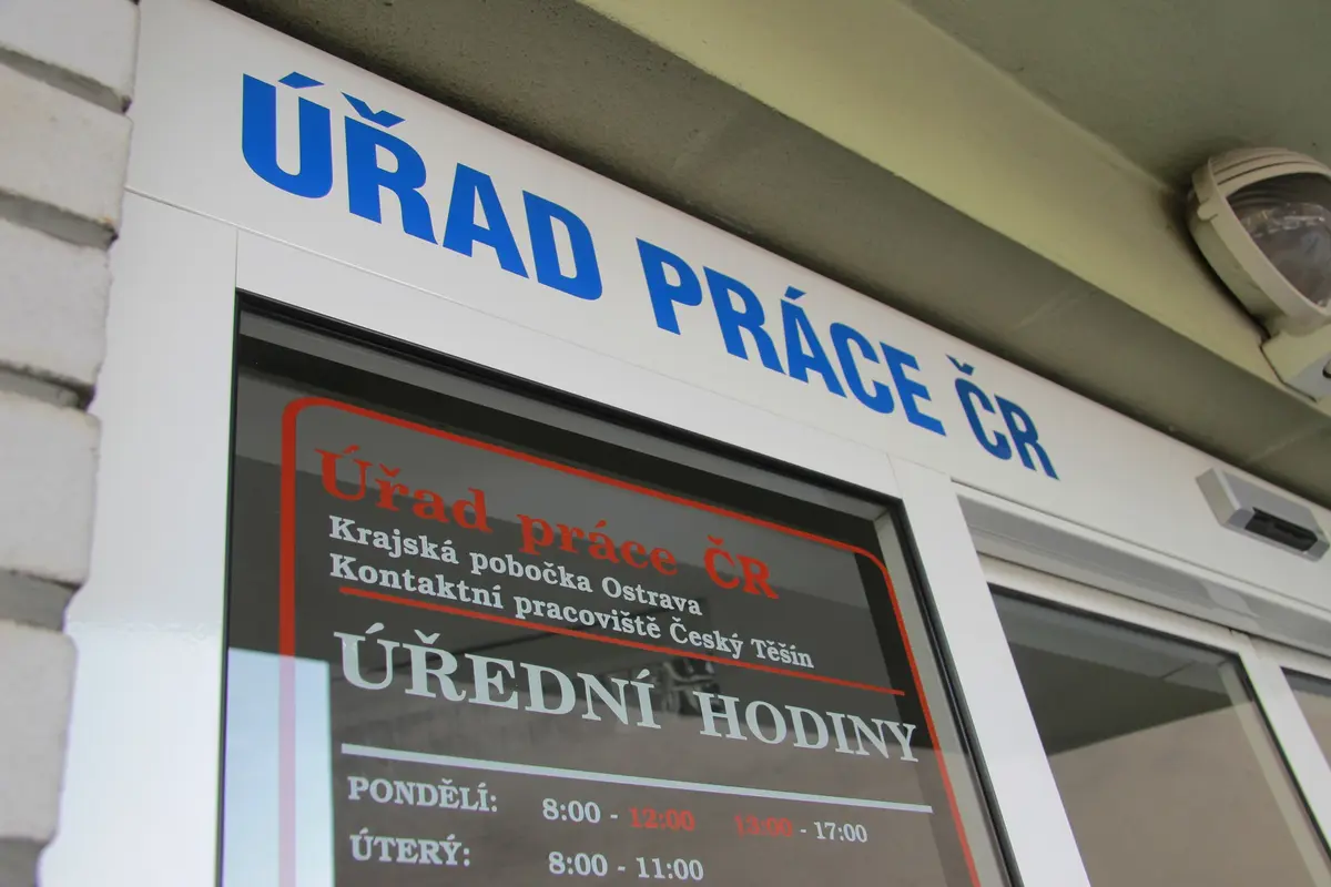 Rekvalifikačních kurzů výrazně ubylo. Starší lidé a dlouhodobě nezaměstnaní často narazí