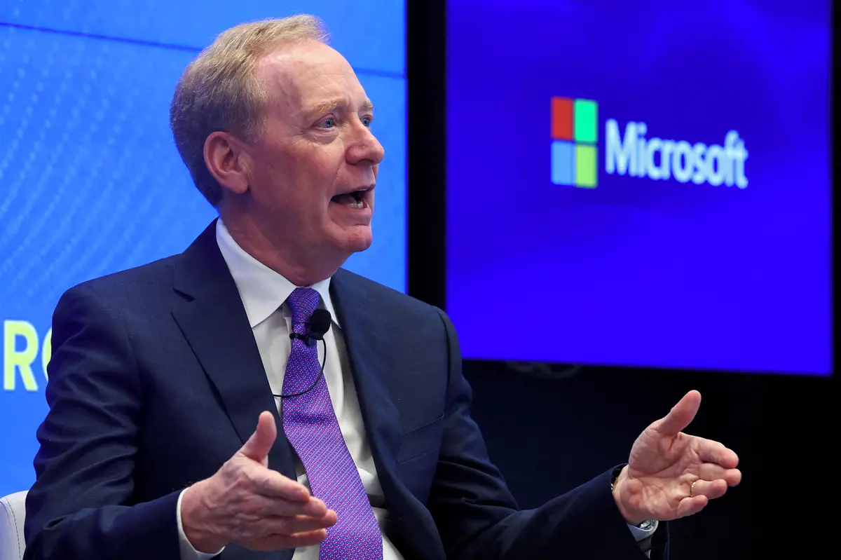I mléko podléhá přísnějším kontrolám než AI, burcoval šéf Microsoftu