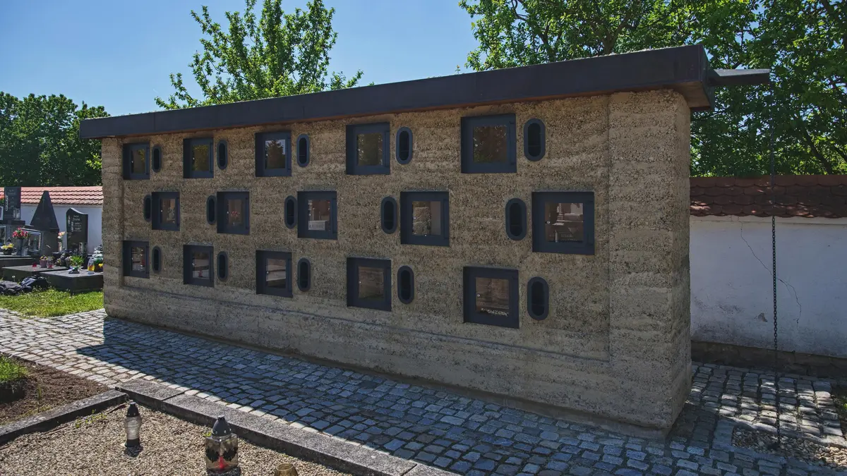 Architekti mapují hliněné stavby v Česku. Hlína jako stavební materiál zažívá renesanci