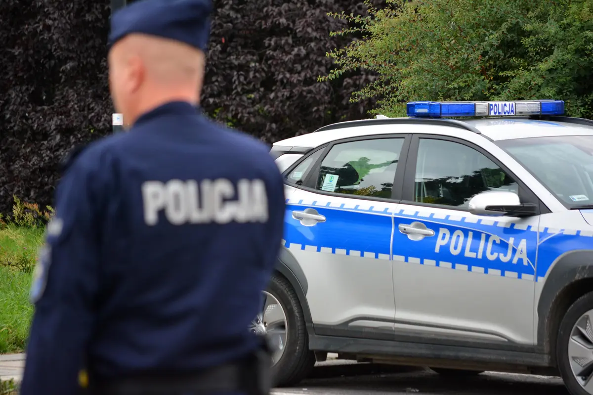 Drastické záběry. Řidič v Polsku srazil v rychlosti 120 km/h muže na přechodu