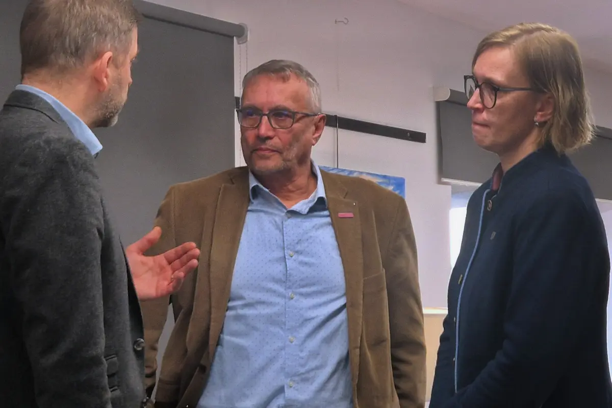 V Hradci neobhájí senátor Holásek, dál jde naopak exministr Dvořák