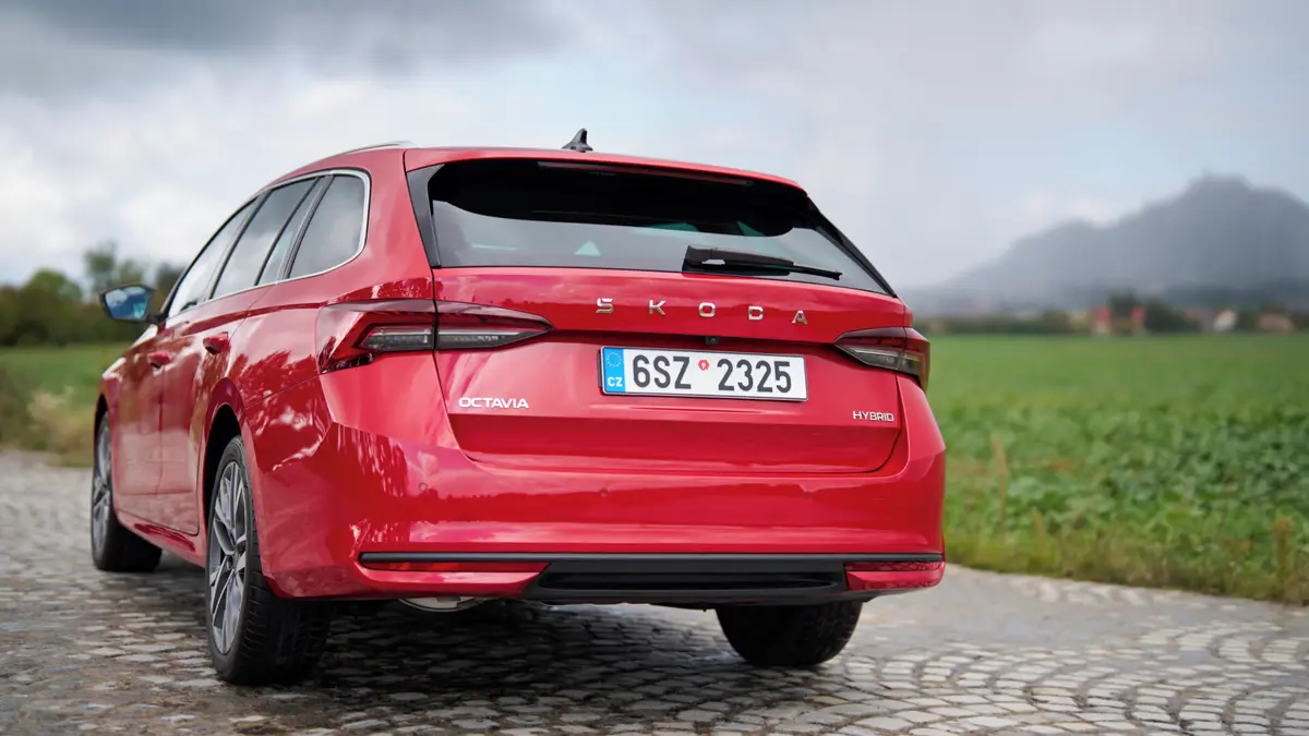 Škoda Octavia dostala novou motorizaci, poprvé má plně hybridní pohon