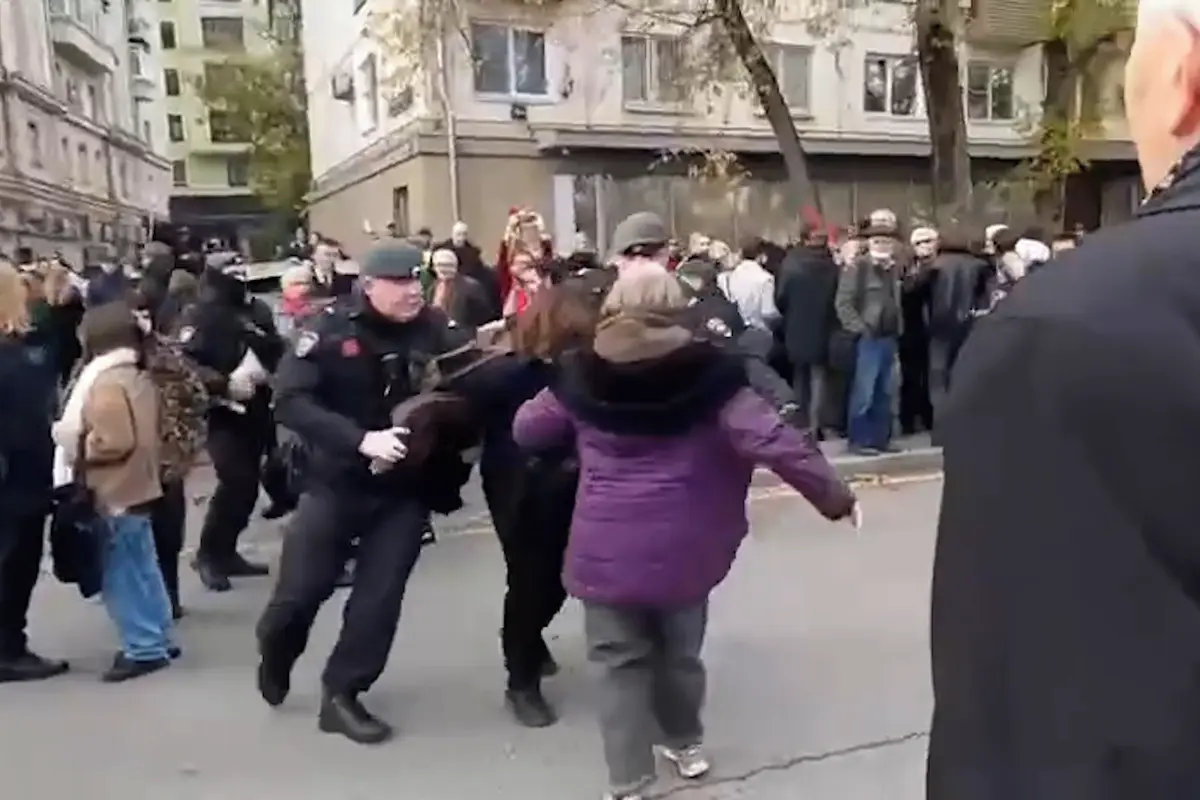 Pryč s carem. Policie rozháněla protesty komunistů v Moskvě